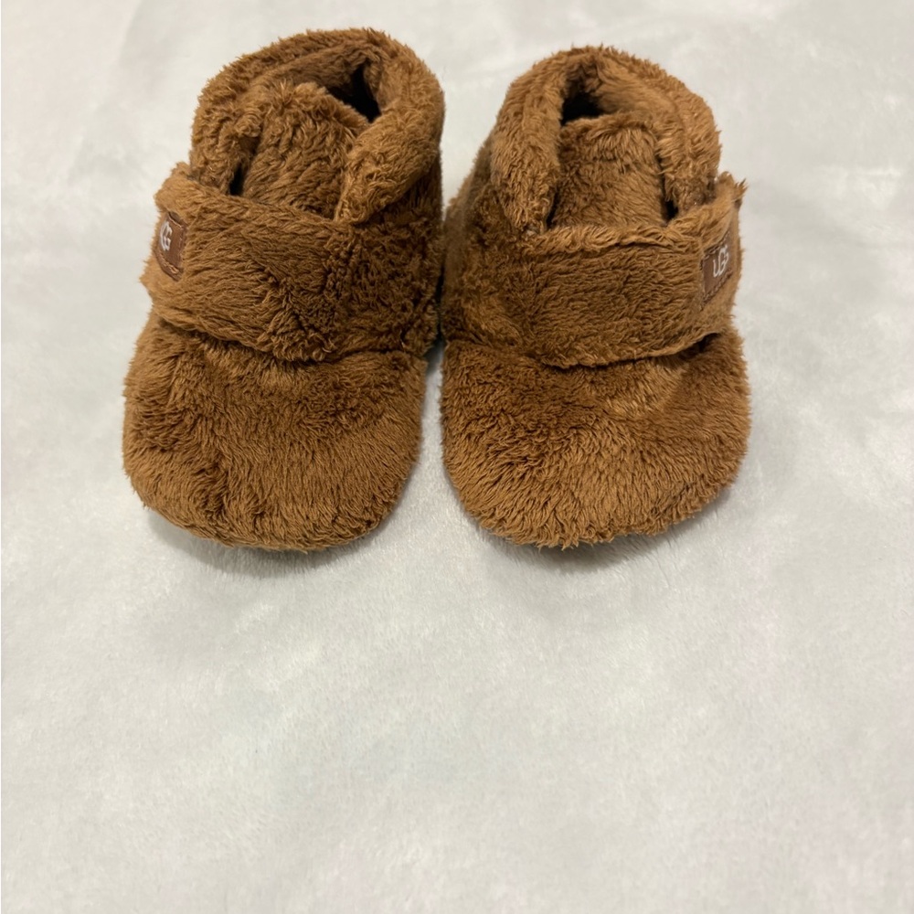 UGG Bixbee Tan Fuzzy slippers